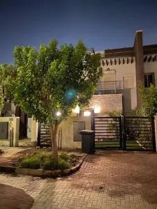 Elegant Villa in Hyde Park - New cairo