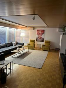 Villa Mänty 200 m2 Arkkitehdin suunnittelema kaupunkikoti rauhallinen sijainti Sauna autokatos