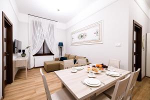 Family AC apartment Old Town Main Railway Station
