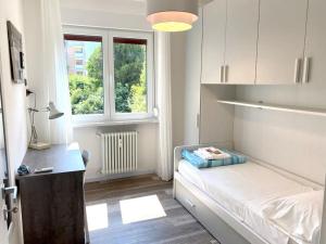 10min from center, 3 bedroom apartment with balcony