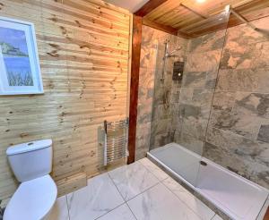 Wren 21-Hot Tub-Woodland Lodges-Tenby-Camarthenshire