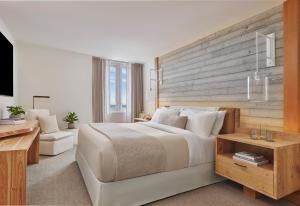 One-Bedroom King Suite with Balcony and Ocean View room in 1 Hotel South Beach