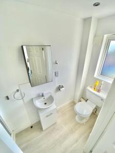 Kingsthorpe Home - Perfect for Contractors - Free Parking - Driveway - Garden - Fast WiFi - Smart TV with Netflix