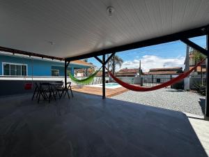 BS01- Casa com Piscina Aquecida e Churrasqueira