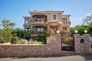 Luxury 3 Bedroom Apartment with Garden - 卡法斯