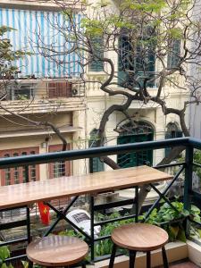Sunny Balcony Room in Old Quarter with Netflix and Free Laundry