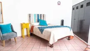 Spacious Room with Private Bathroom and Work Area - Las Lomas
