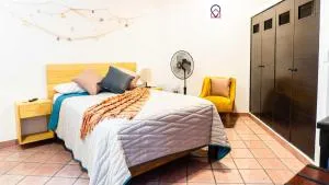 Spacious Room with Ensuite and Work Desk - Las Lomas