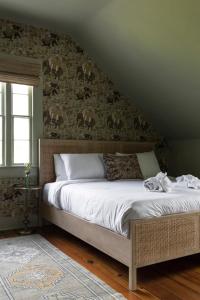 Third Floor Walkup King Suite - Historic B&B