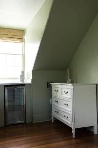 Third Floor Walkup King Suite - Historic B&B