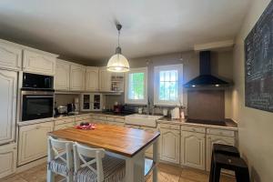 Maisons de vacances Villa Maya Large villa and amazing pool in Luberon : photos des chambres