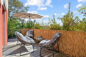 ReMo I Business I Family Apartment I 1-4 Personen - Aare Blick, nahe Altstadt I Beamer - 99" Leinwand I Terrassen Lounge und Parkplatz