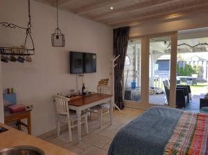 DE TUINKAMER Bed by the Sea