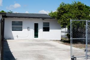 Central Getaway in Little Havana Near Airport, Wynwood, Calle 8 Brickell, Coral Gables and more , Fenced parking