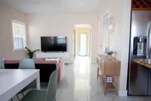 Central Getaway in Little Havana Near Airport, Wynwood, Calle 8 Brickell, Coral Gables and more , Fenced parking