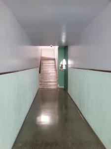 Apartamento na praia forte de 1 quarto, sala, cozinha e 1 banheiro