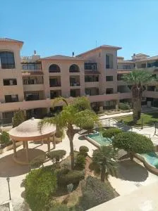 Queens Garden Apt by Kings Mall - Kato Paphos