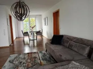 Gemütliches Zimmer- Zu beachten Katze wohnt in der Wohnung !! nur für Frauen ! - Ostfildern