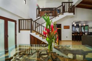 Castaway Villa - 4 Bedroom Beachfront Villa