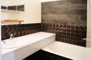 Appartements Residence Le Sunny Snow - COEUR DE STATION - Res. Sunny Snow - Appartement T3 8 personnes MAE-6561 : photos des chambres