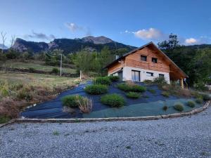 Chalets Chalet de montagne, Piscine avec vue et bain nordique : photos des chambres