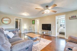 Half-Mi to Marina Pet-Friendly Disney Home