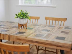 Bloomfield, Shadyside !2 Modern and Spacious Two Bedroom Apt with Free Parking