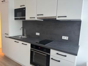 ASP Modern Apartments with Balcony & Free Parking