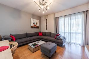 Bright and Spacious Apartment - New Boulevard View