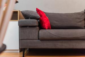 Bright Apartment l 15-Min Walk to City Center