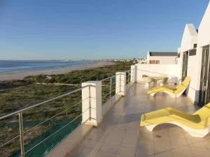 BLUE OYSTER Beach front beauty - Britannia Bay