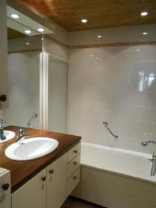 Résidence Les Melezes - Studio rénové · Accès pistes par navette · Parking extérieur MAE-0684