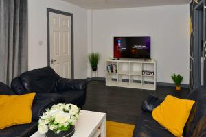 Perfect for contractors, TVs in every bedroom