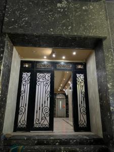 شقة فندقية فاخرة فوق المصريه للسيارات