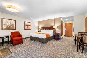 King Suite with Fireplace room in Best Western Rocky Mountain Lodge