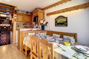 Résidence Danchet - Appartement duplex ensoleillé · Départ et retour skis aux pieds · Balcon MAE-9994