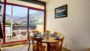 Résidence Caron - Appartement duplex lumineux · Départ et retour skis aux pieds · Balcon MAE-0004