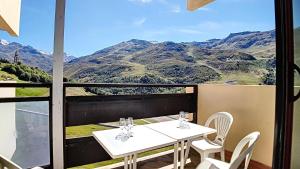 Résidence Caron - Appartement duplex lumineux · Départ et retour skis aux pieds · Balcon MAE-0004