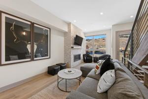 4th Street Crossing 320D by Summit County Mountain Retreats