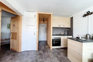 Résidence Combes - Appartement moderne · Départ et retour skis aux pieds · Balcon MAE-1074