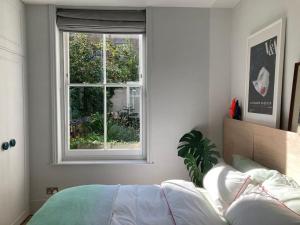 Stylish & Spacious! A Victorian House in Zone 1!