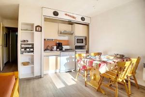 Résidence Le Sorbier - Appartement lumineux · Départ et retour skis aux pieds · Vue sur les pistes MAE-1714