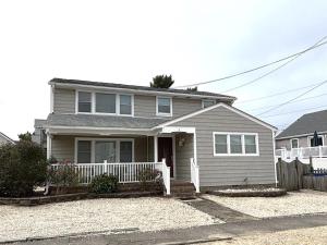 Nicely Renovated First Floor Duplex On The Ocean Side In Brant Beach, - Ubytování bez kategorie ve městě Brant Beach
