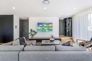 Luxurious brand new 3 bedroom house near the ocean