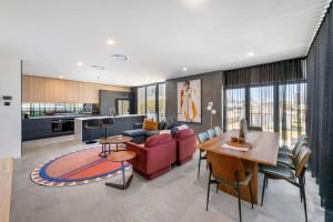 The Smith Luxurious brand new 3 bedroom townhouse by the beach