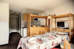 Résidence Sarvan - Appartement lumineux · Départ et retour skis aux pieds · Balcon MAE-2494