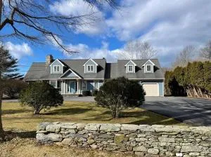 Newport bound, Portsmouth Getaway - Macombers Corner