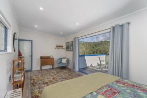 Hosts on the Coast Seaview Oasis