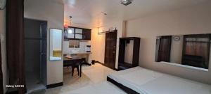 RedDoorz at JL Lodging House and Cafe Irosin