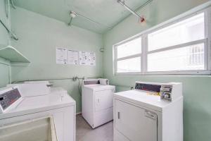 Escape 2 Beach, Ocean Dr Deco Apt with 2 Queen beds